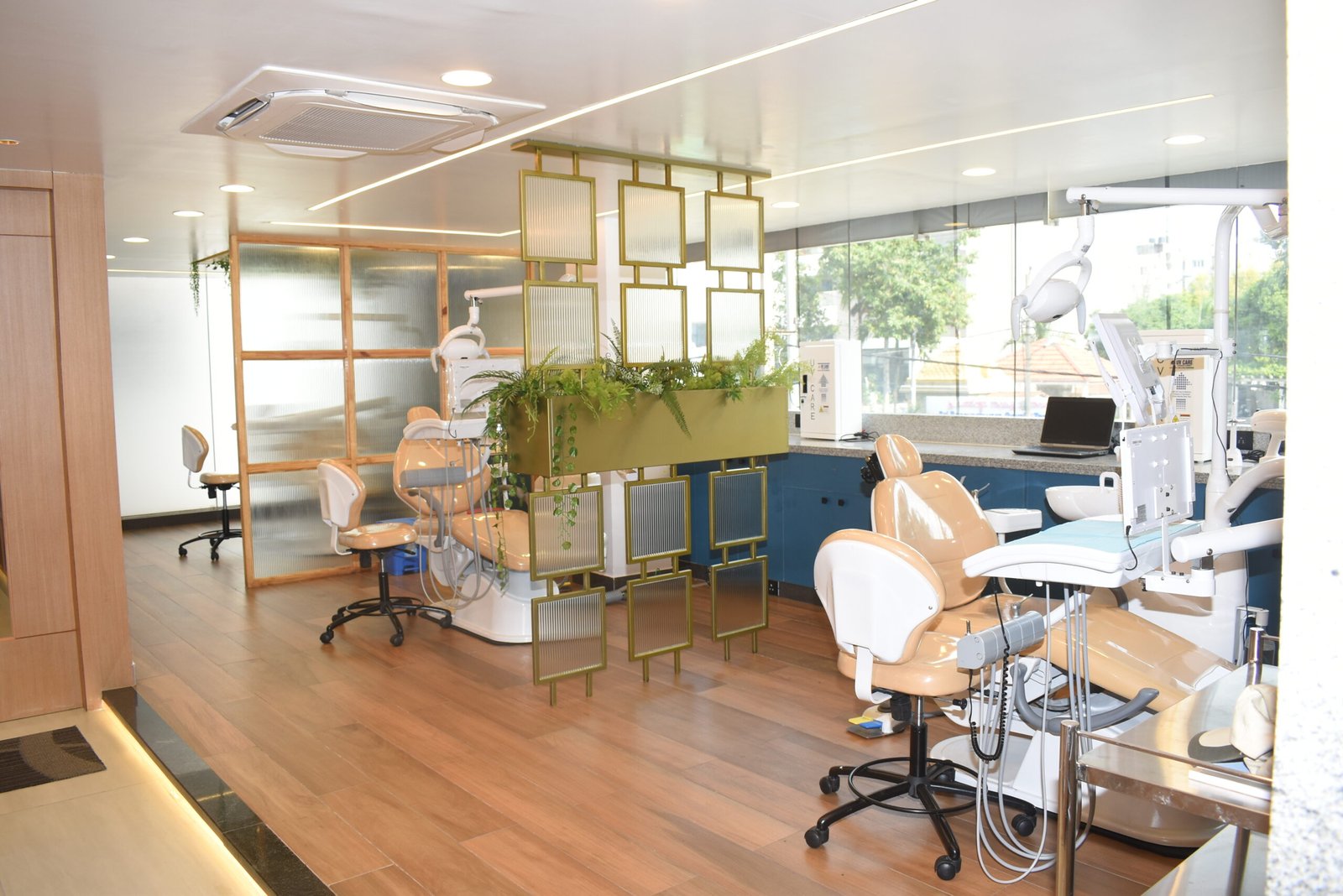 32-smiles-multispeciality-dental-clinics-hsr-layout-bangalore.-7-scaled.jpg